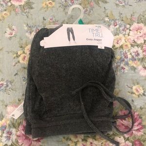 Women’s cozy Joggers Size XL (16/18)